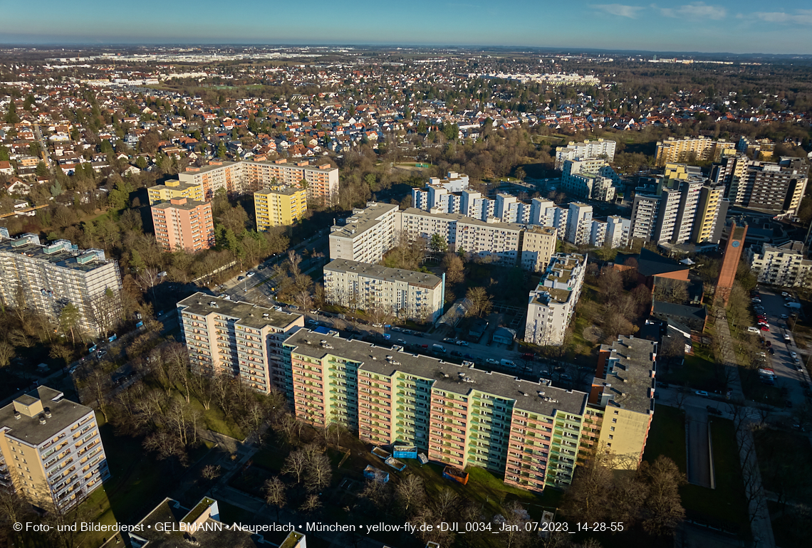 07.01.2023 - Luftbilder von der Baustelle Karl-Marx-Ring 11-21 und Kurt-Eisner-Straße in Neuperlach